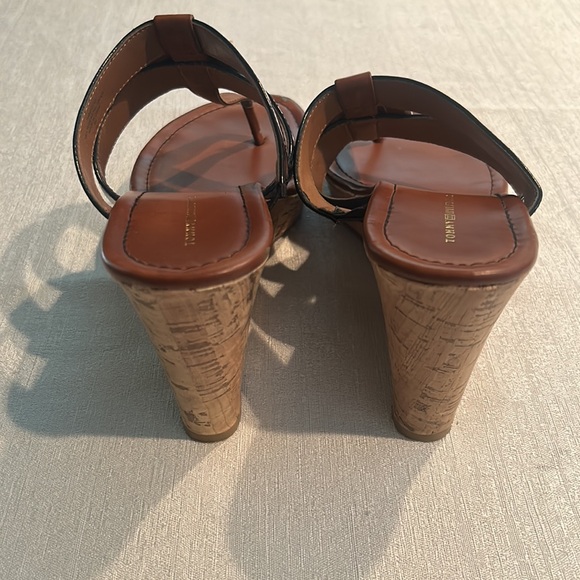 Tommy Hilfiger Women’s Wedges w/ Black Strap Size 9 Amazing condition - Picture 12 of 15